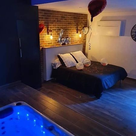 Chambre Romantique Avec Spa Privatif Ferriere-la-Grande Ngoại thất bức ảnh