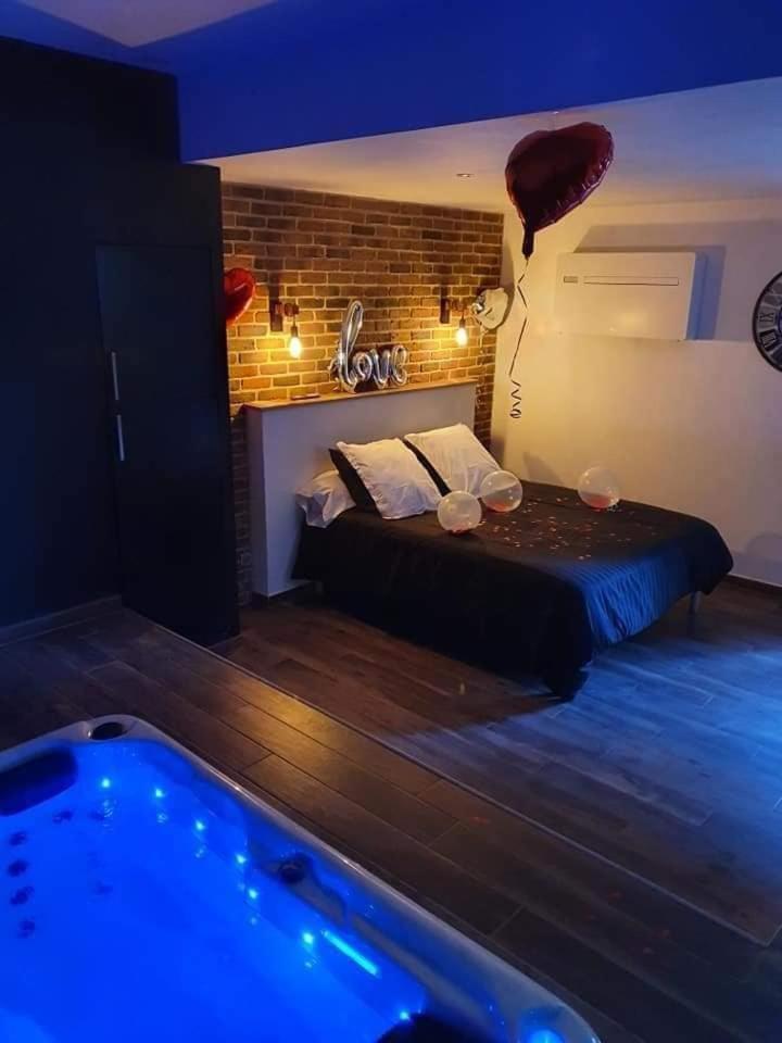 Chambre Romantique Avec Spa Privatif Ferriere-la-Grande Ngoại thất bức ảnh